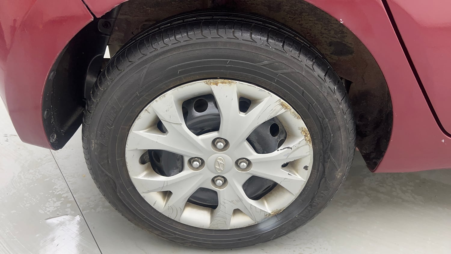 Used 2015 Hyundai Grand i10 Sportz 1.2 Kappa VTVT Petrol Manual tyres RIGHT REAR TYRE RIM VIEW