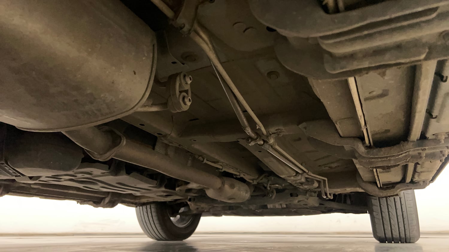 Used 2024 Mahindra XUV700 AX7 Diesel MT 7 STR Diesel Manual extra REAR RIGHT UNDERBODY VIEW
