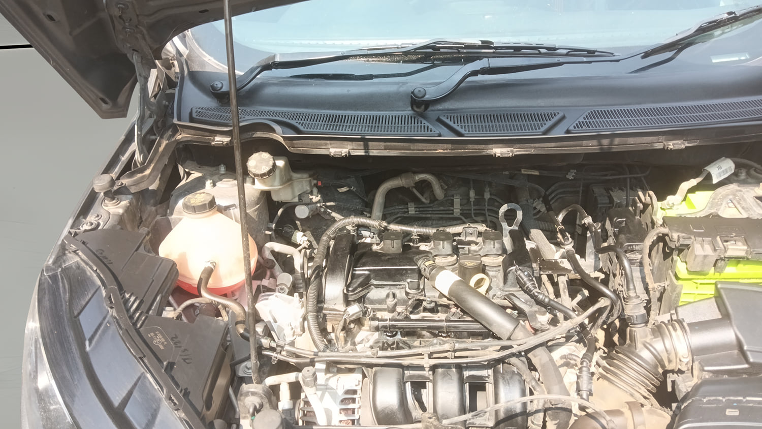 Used 2020 Ford EcoSport S MT 1.5 Ti-VCT Petrol Manual engine ENGINE RIGHT SIDE VIEW