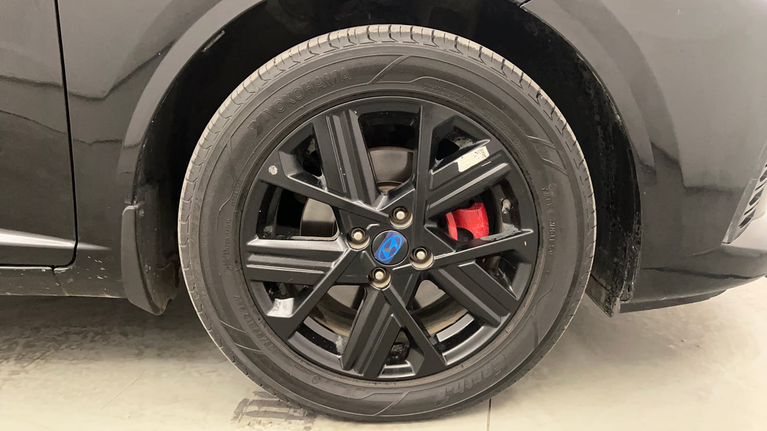 Used 2023 Hyundai Verna SX (O) 1.5 Turbo Petrol DCT Petrol Automatic tyres RIGHT FRONT TYRE RIM VIEW