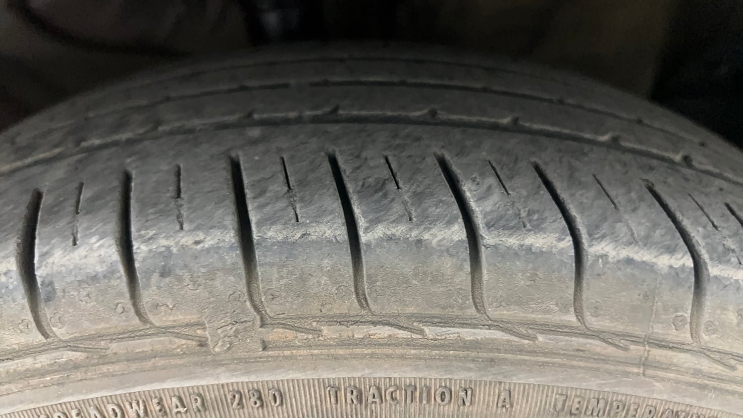 Used 2022 Kia Seltos GTX Plus 1.4 DCT Petrol Automatic tyres RIGHT FRONT TYRE TREAD VIEW