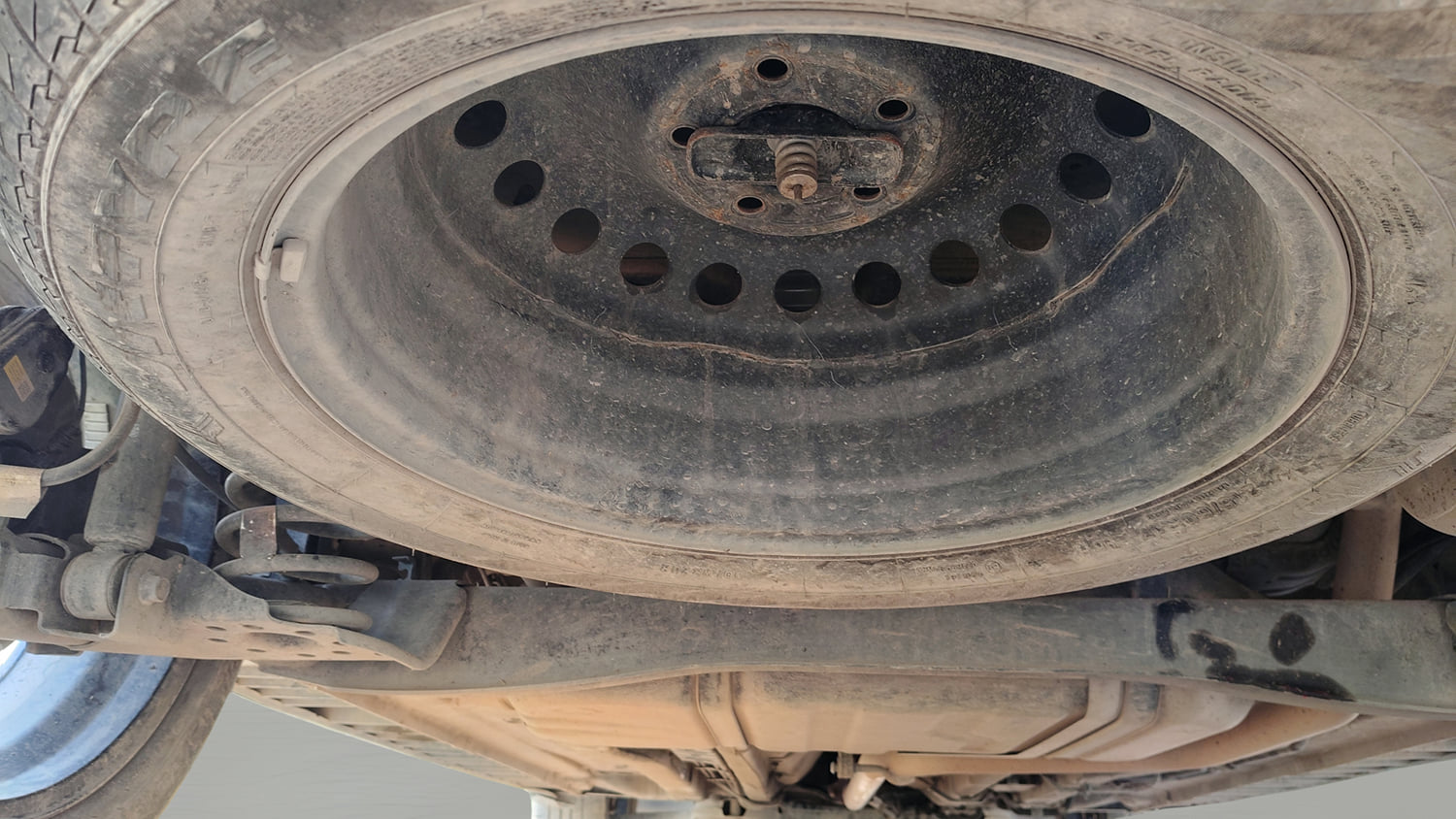Used 2022 Hyundai Alcazar Signature (O) 6 STR 1.5 Diesel AT Diesel Automatic extra REAR UNDERBODY VIEW (TAKEN FROM REAR)