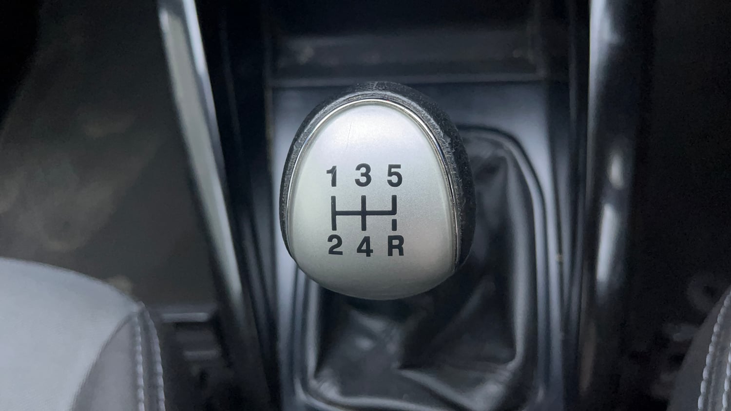 Used 2017 Ford EcoSport Titanium 1.5L TDCi Diesel Manual interior GEAR  KNOB VIEW