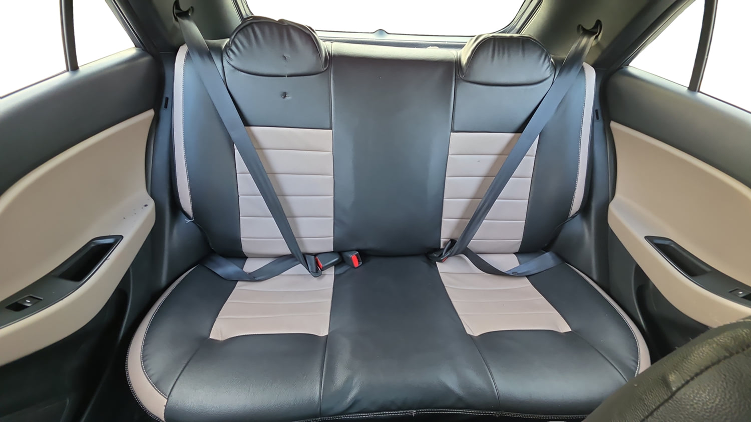 Used 2017 Hyundai Elite i20 Asta 1.2 Petrol Manual interior REAR SEAT CONDITION VIEW