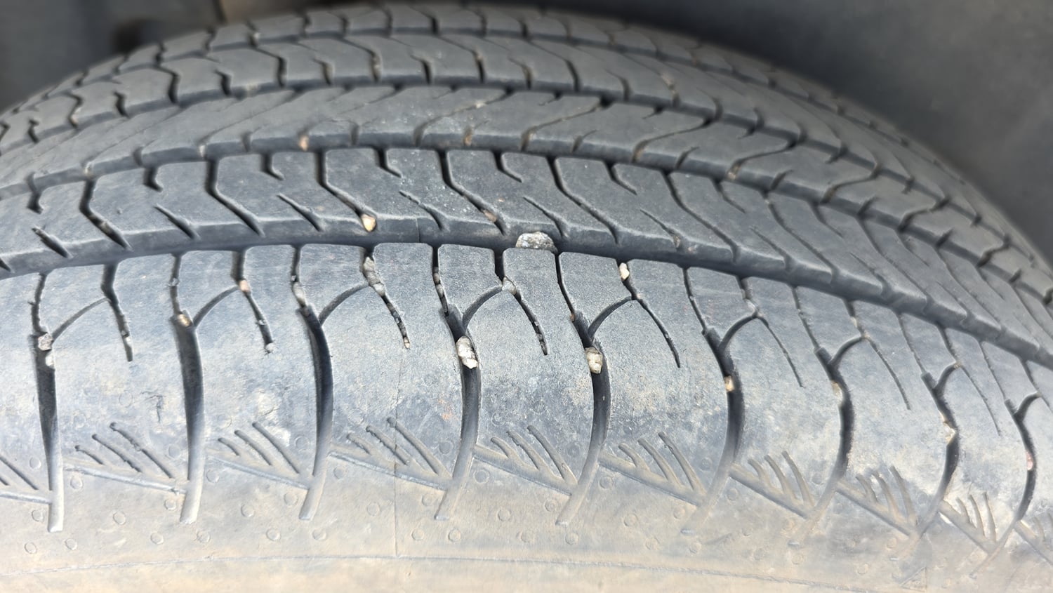 Used 2023 Maruti Suzuki Grand Vitara Zeta Smart Hybrid Petrol Manual tyres RIGHT REAR TYRE TREAD VIEW
