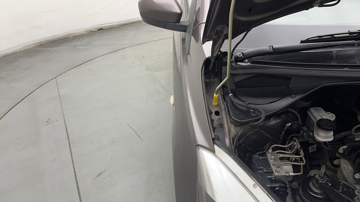 Used 2019 Tata Tiago Revotron XT Petrol Manual engine ENGINE RIGHT SIDE HINGE & APRON VIEW