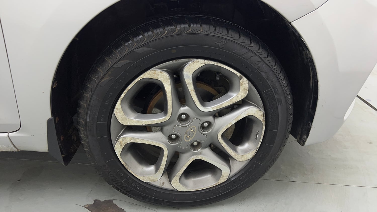 Used 2018 Hyundai Elite i20 Asta 1.2 (O) Petrol Manual tyres RIGHT FRONT TYRE RIM VIEW