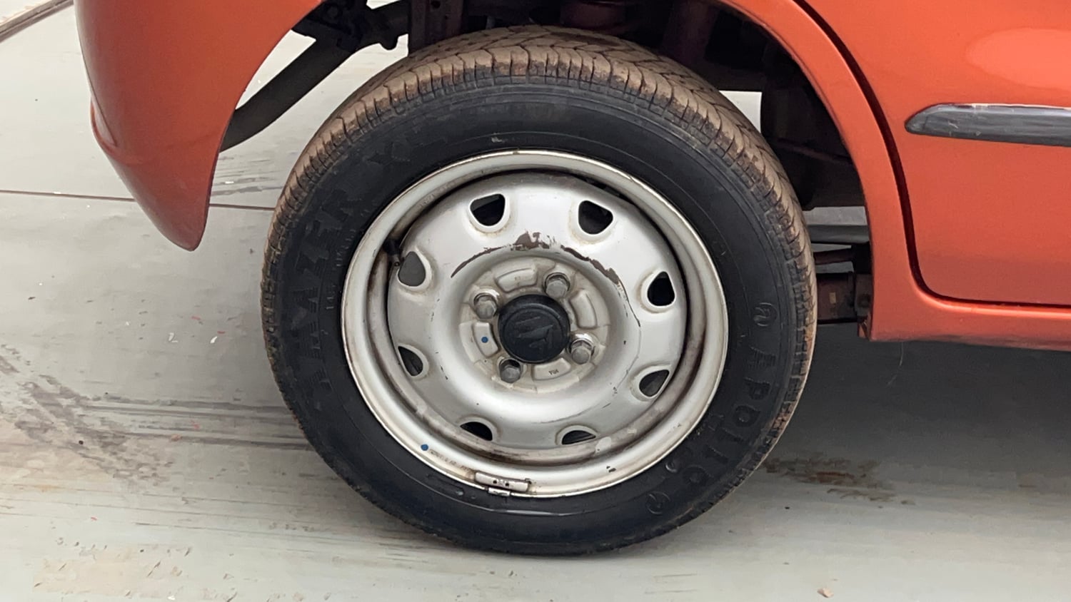 Used 2012 Maruti Suzuki Estilo LXi BS-IV Petrol Manual tyres RIGHT REAR TYRE RIM VIEW