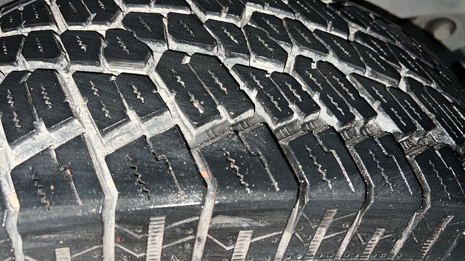 Used 2021 mahindra Thar LX Hard Top Petrol AT 4WD Petrol Automatic tyres RIGHT REAR TYRE TREAD VIEW