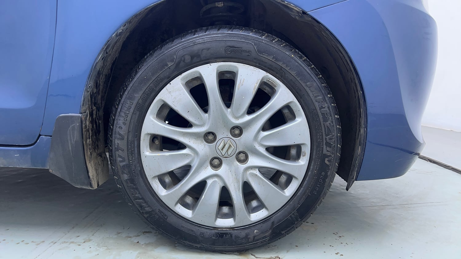 Used 2017 Maruti Suzuki Baleno Zeta 1.2 Petrol Manual tyres RIGHT FRONT TYRE RIM VIEW