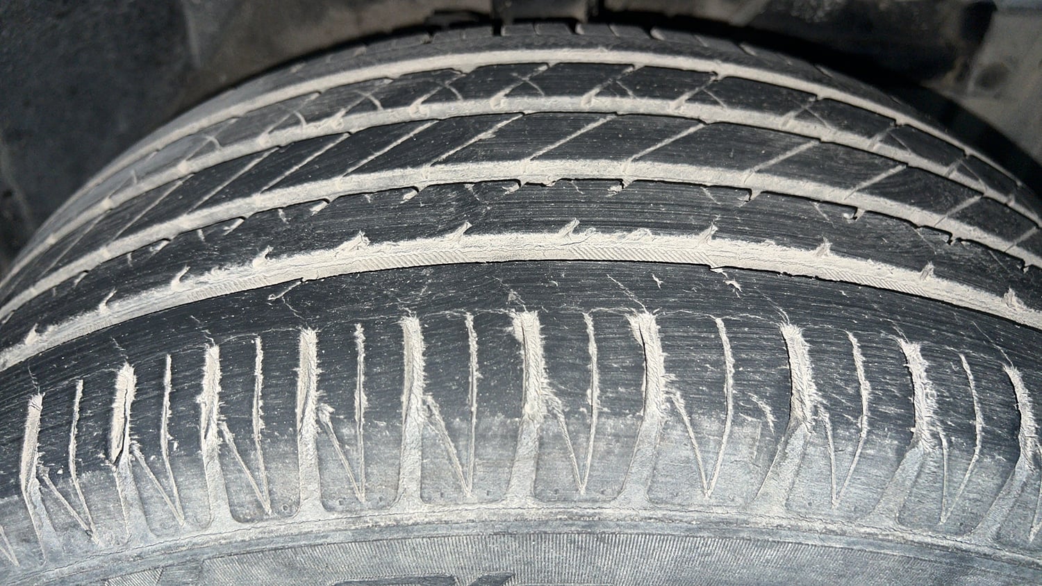 Used 2021 maruti-suzuki Vitara Brezza ZXi Plus Petrol Manual tyres RIGHT FRONT TYRE TREAD VIEW