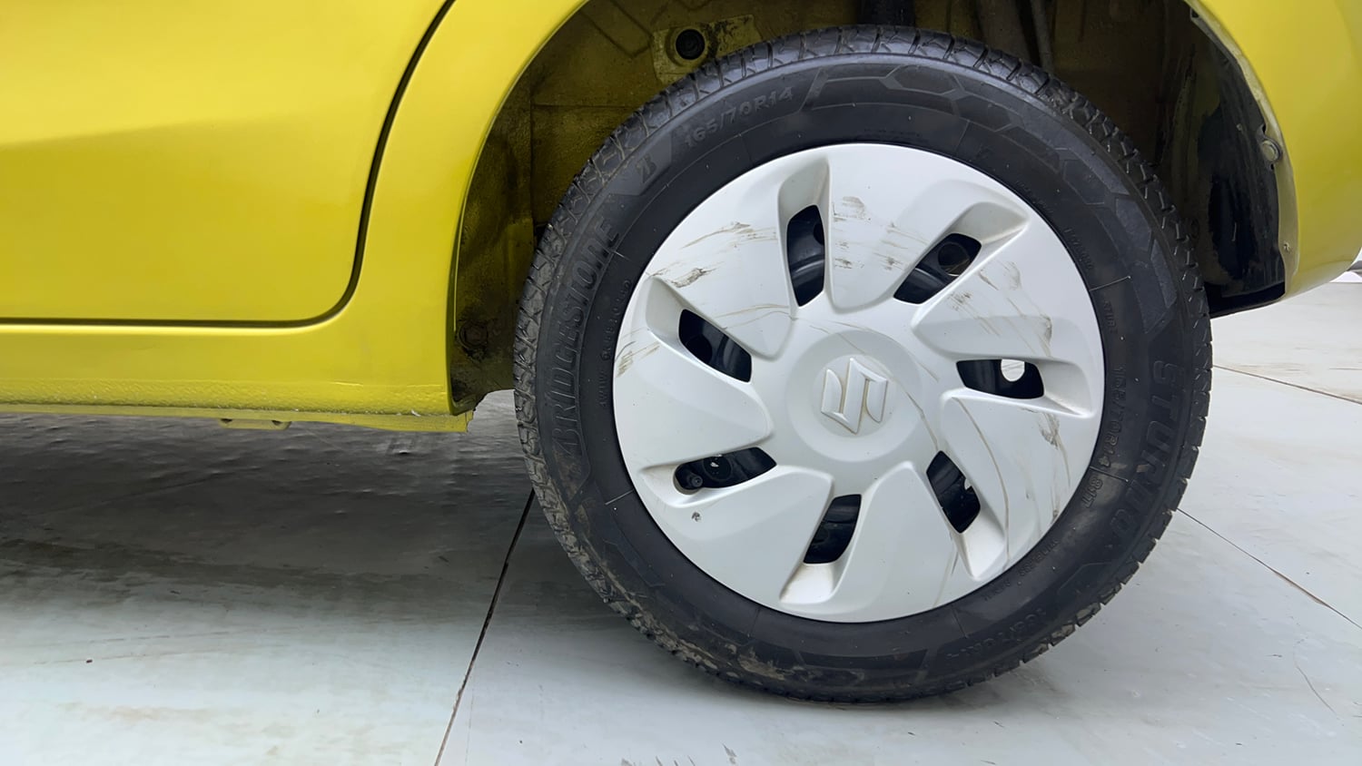 Used 2014 Maruti Suzuki Celerio VXi AMT Petrol Automatic tyres LEFT REAR TYRE RIM VIEW