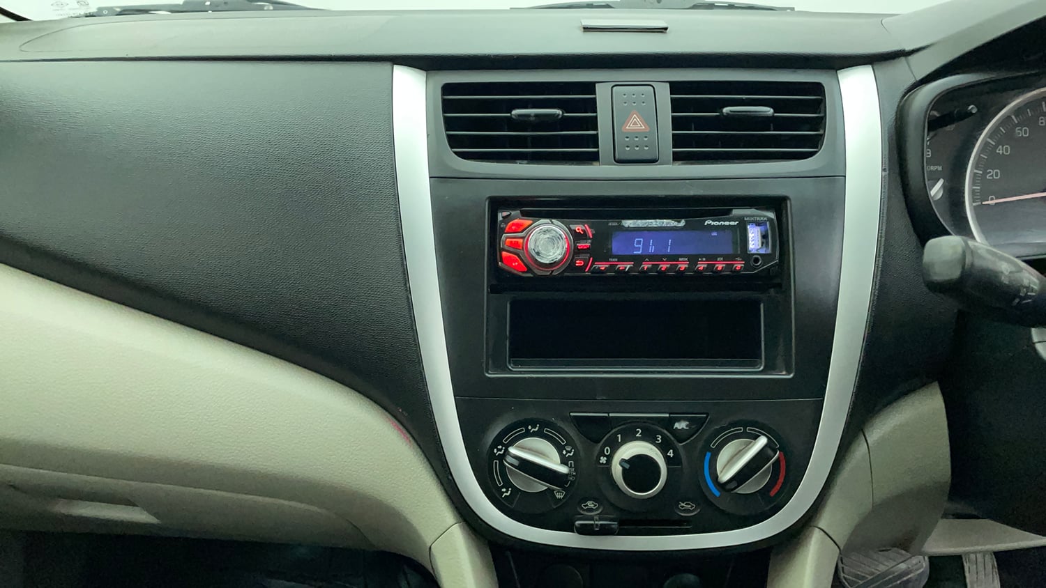 Used 2014 Maruti Suzuki Celerio VXi AMT Petrol Automatic interior MUSIC SYSTEM & AC CONTROL VIEW