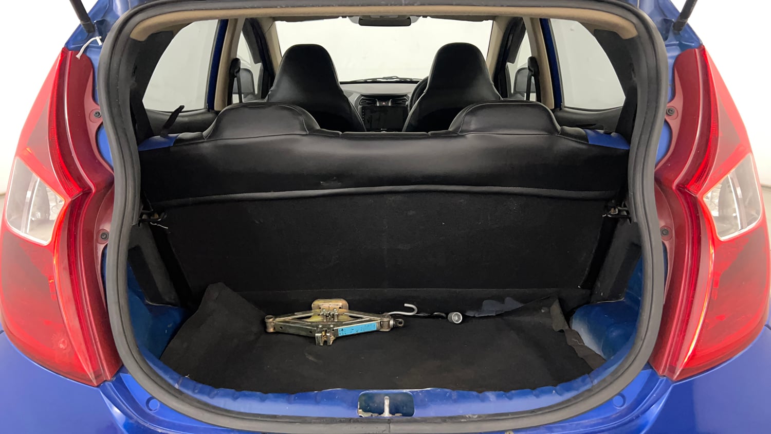 Used 2017 Hyundai Eon Era + AirBag Petrol Manual interior DICKY INSIDE VIEW