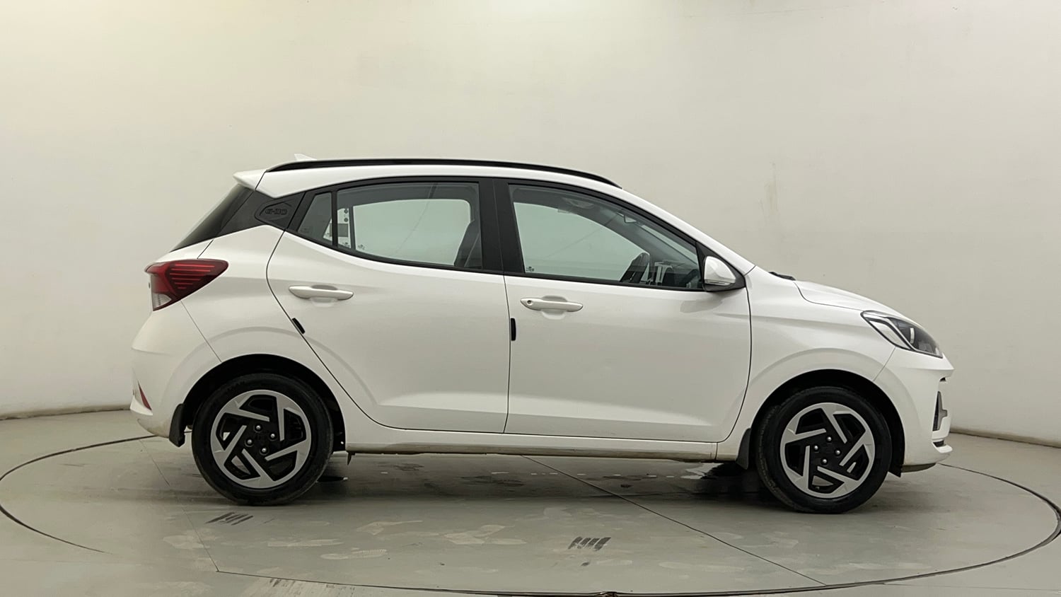 Used 2024 Hyundai Grand i10 Nios Sportz 1.2 Hy-CNG Duo Cng Manual exterior RIGHT SIDE VIEW