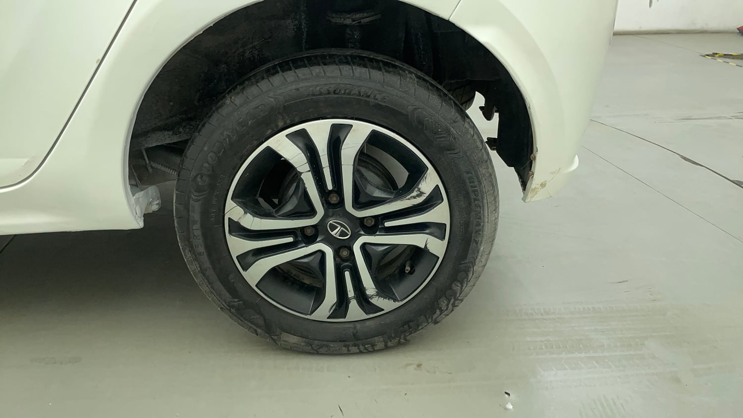 Used 2023 Tata Tiago XT CNG Cng Manual tyres LEFT REAR TYRE RIM VIEW