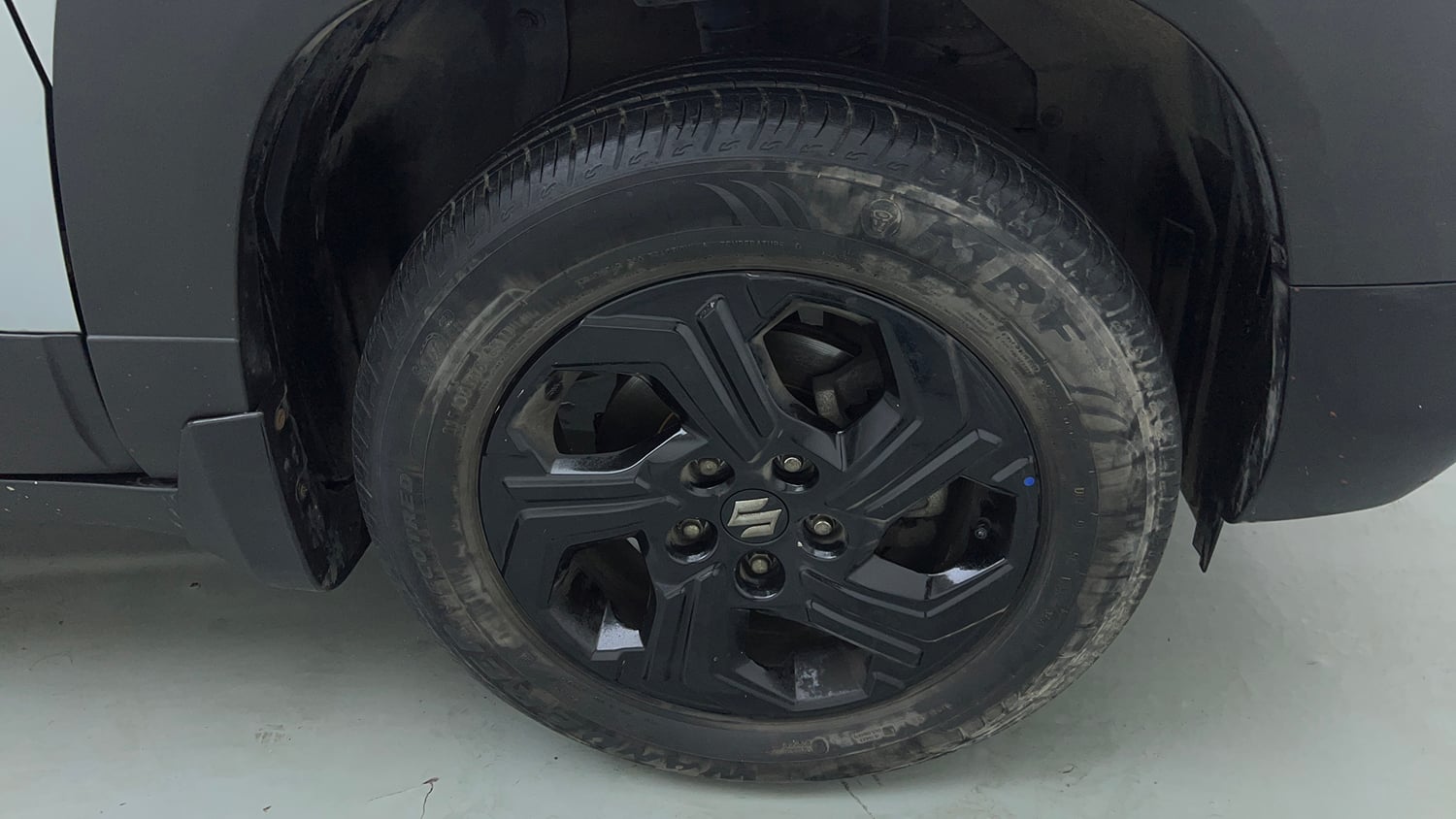 Used 2023 Maruti Suzuki Brezza ZXi AT Petrol Automatic tyres RIGHT FRONT TYRE RIM VIEW