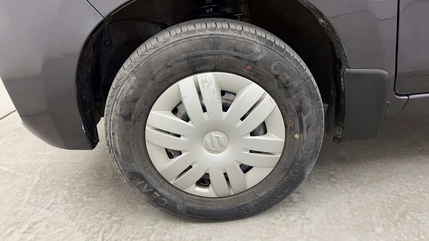 Used 2022 Maruti Suzuki Alto 800 VXi Petrol Manual tyres LEFT FRONT TYRE RIM VIEW