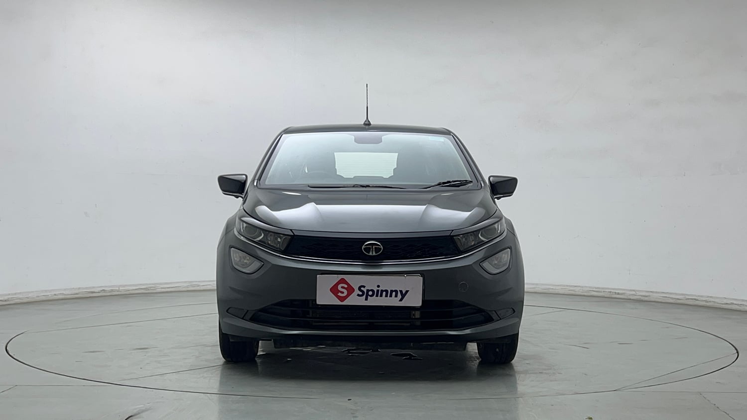 Used 2025 Tata Altroz XZA Petrol Petrol Automatic exterior FRONT VIEW