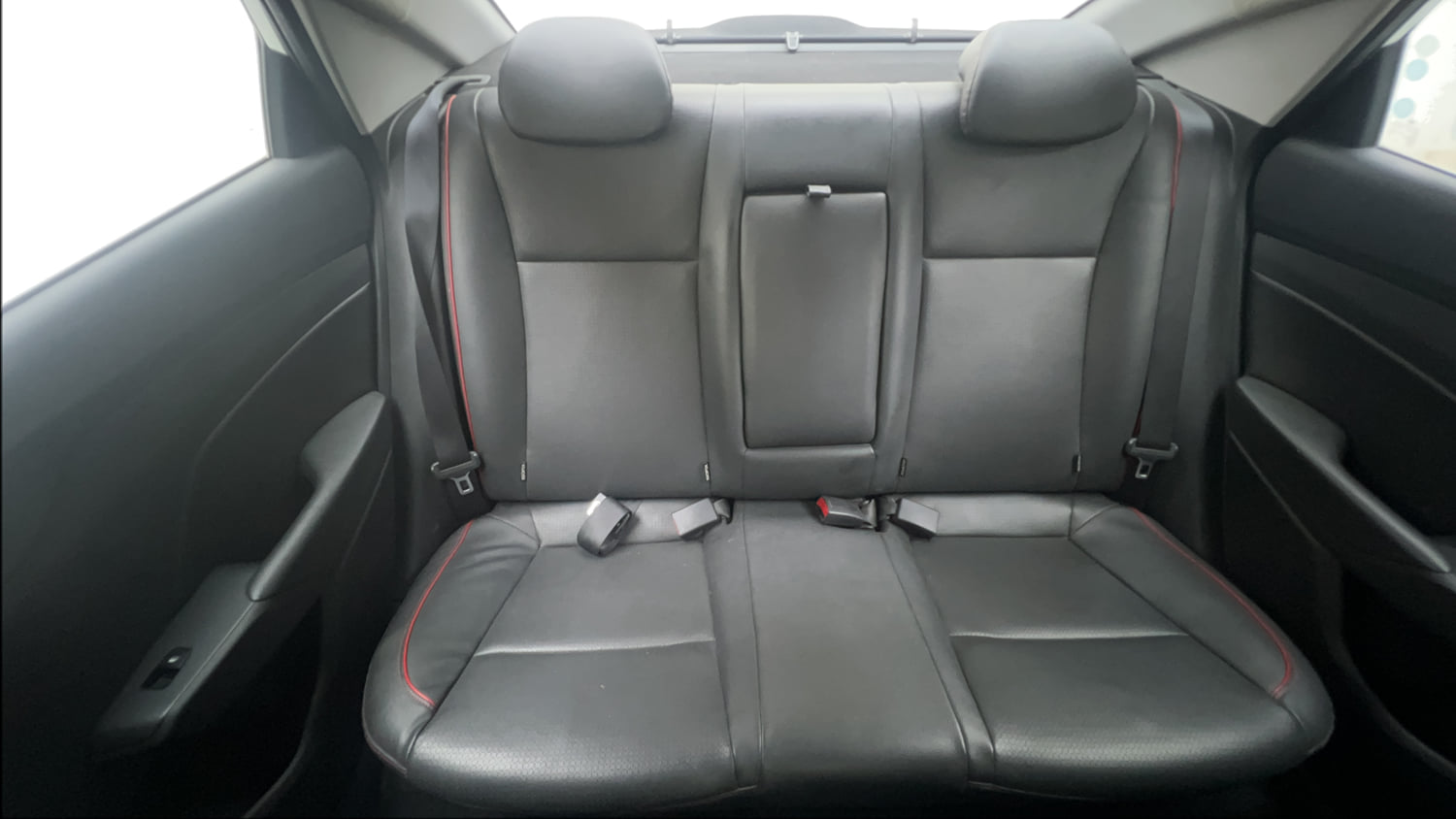 Used 2021 Hyundai Verna SX (O) 1.0 Turbo DCT Petrol Automatic interior REAR SEAT CONDITION VIEW
