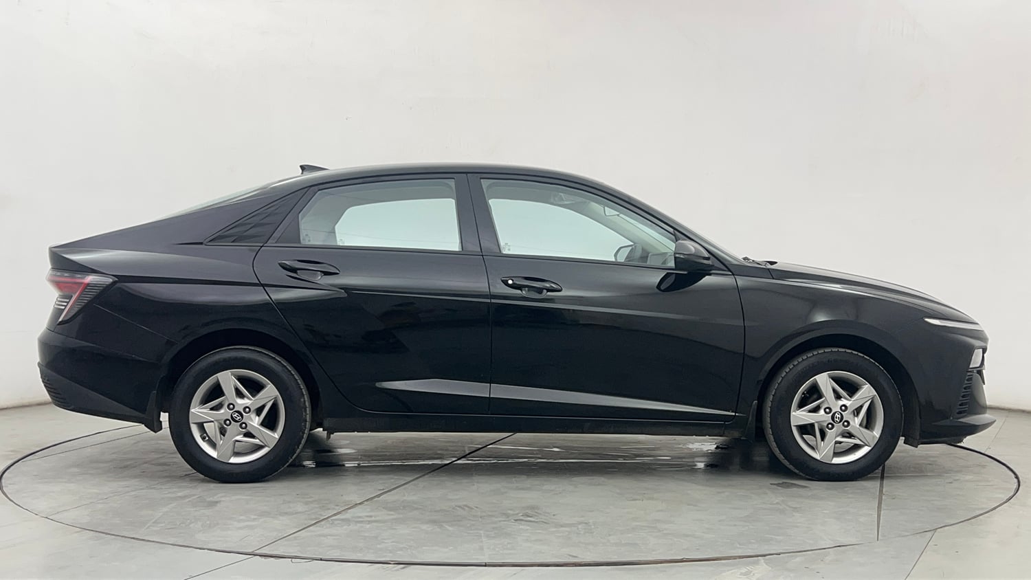 Used 2023 Hyundai Verna S 1.5 Petrol MT Petrol Manual exterior RIGHT SIDE VIEW