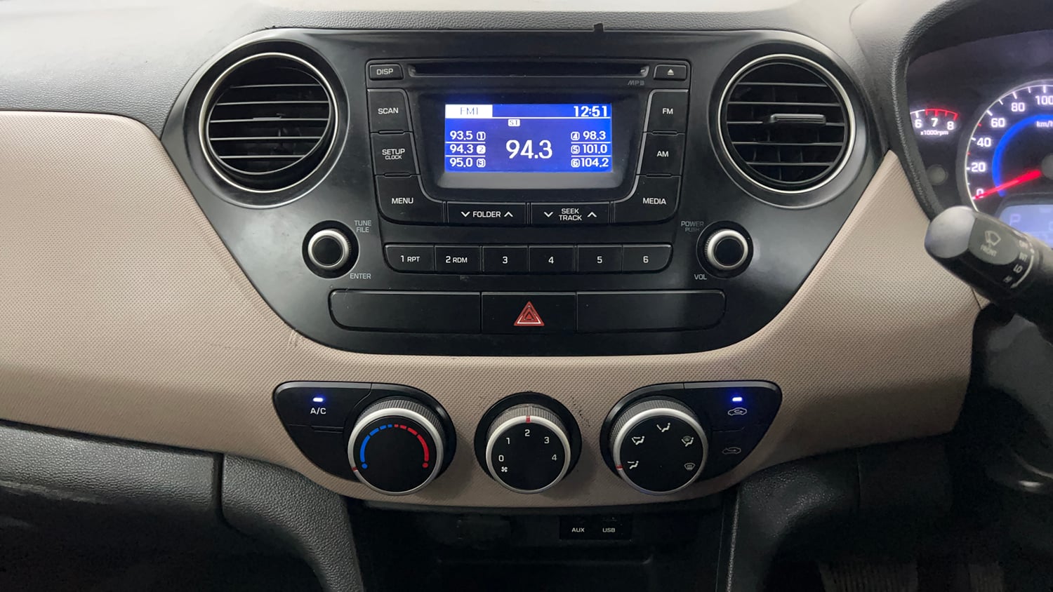 Used 2015 Hyundai Grand i10 Sportz AT 1.2 Kappa VTVT Petrol Automatic interior MUSIC SYSTEM & AC CONTROL VIEW