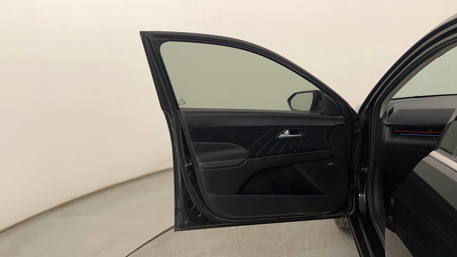Used 2023 Hyundai Verna SX (O) 1.5 Turbo Petrol DCT Petrol Automatic interior LEFT FRONT DOOR OPEN VIEW