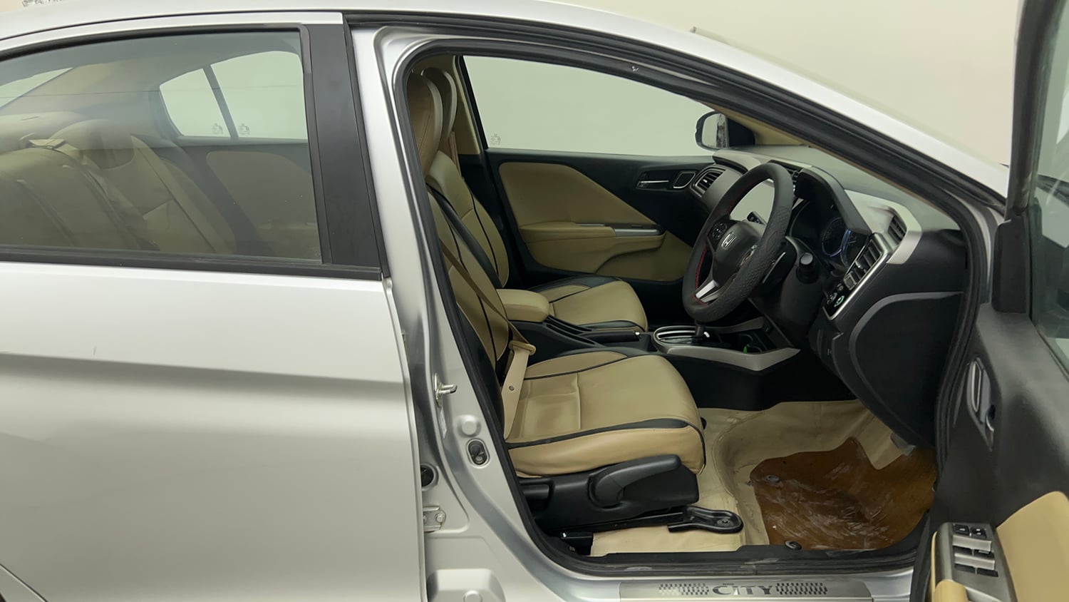Used 2017 Honda City VX CVT Petrol Petrol Automatic interior RIGHT SIDE FRONT DOOR CABIN VIEW