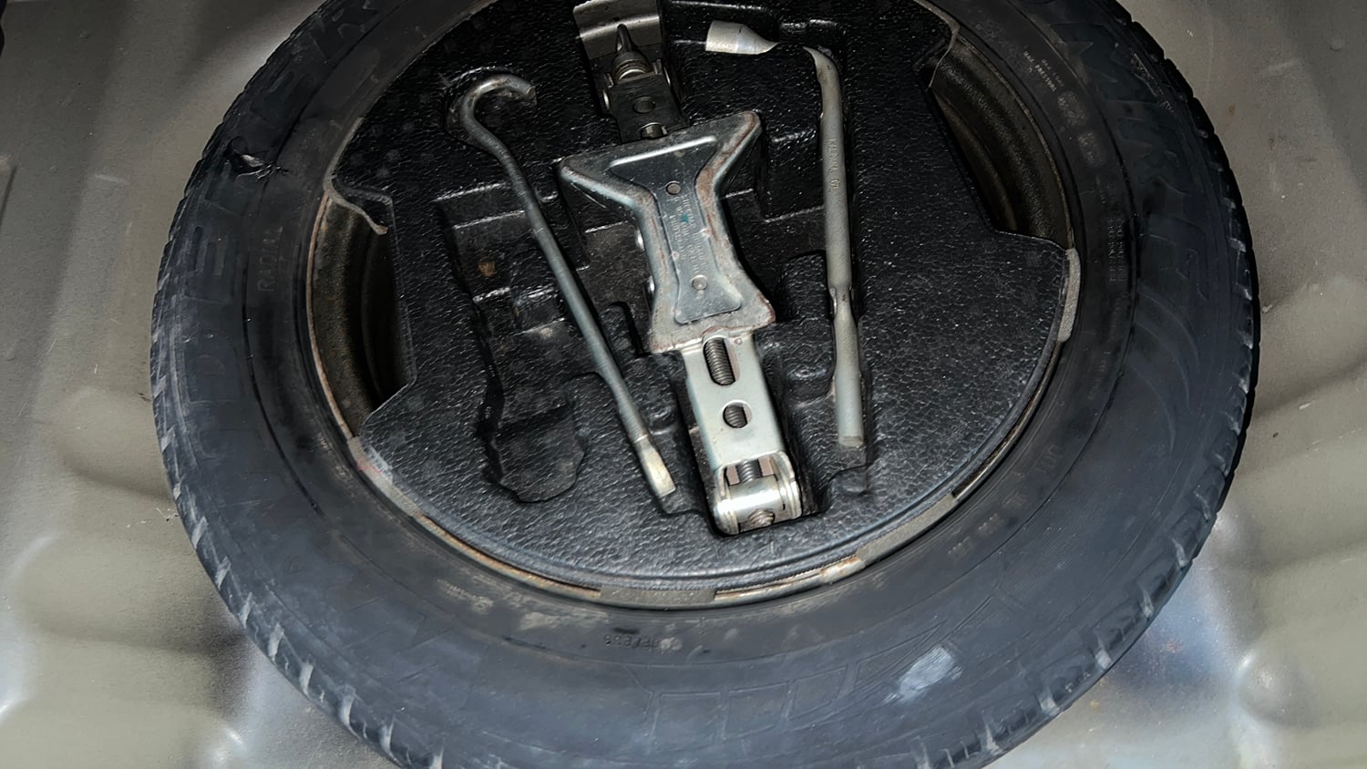 Used 2018 Maruti Suzuki Vitara Brezza [2016-2020] LDi Diesel Manual tyres SPARE TYRE VIEW