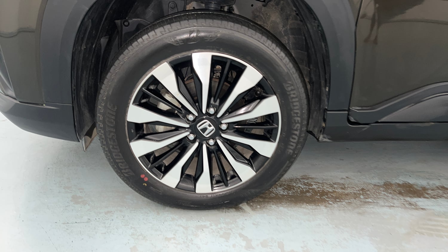 Used 2024 Honda Elevate VX CVT Petrol Automatic tyres LEFT FRONT TYRE RIM VIEW