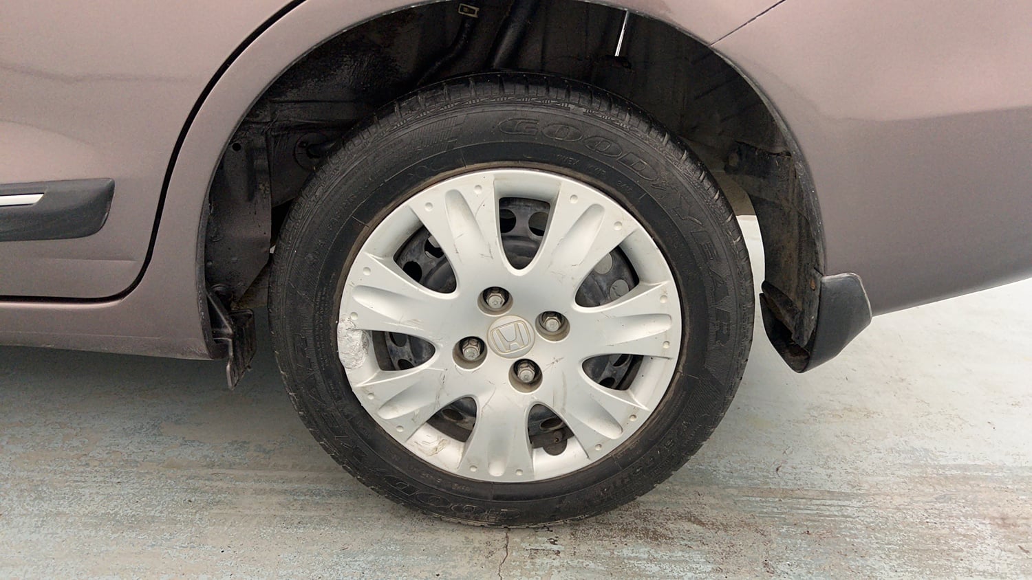 Used 2016 Honda Amaze 1.2 SX i-VTEC Petrol Manual tyres LEFT REAR TYRE RIM VIEW