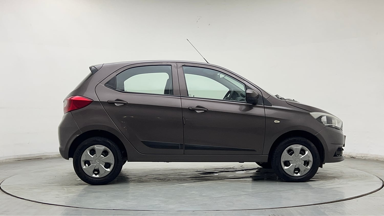 Used 2019 Tata Tiago Revotron XT Petrol Manual exterior RIGHT SIDE VIEW
