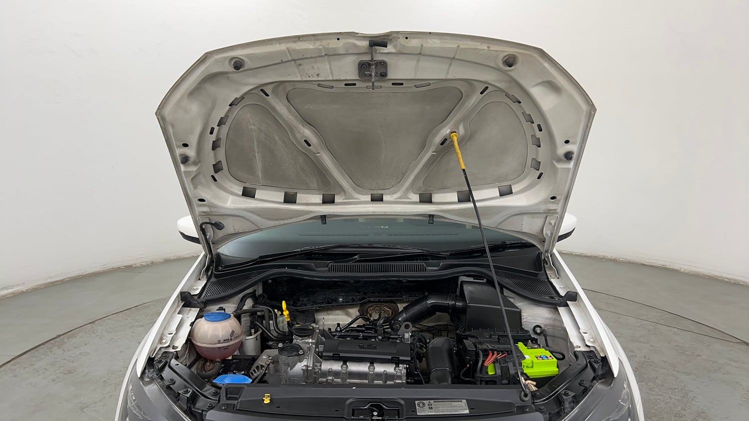 Used 2016 Volkswagen Ameo Comfortline 1.2L (P) Petrol Manual engine ENGINE & BONNET OPEN FRONT VIEW