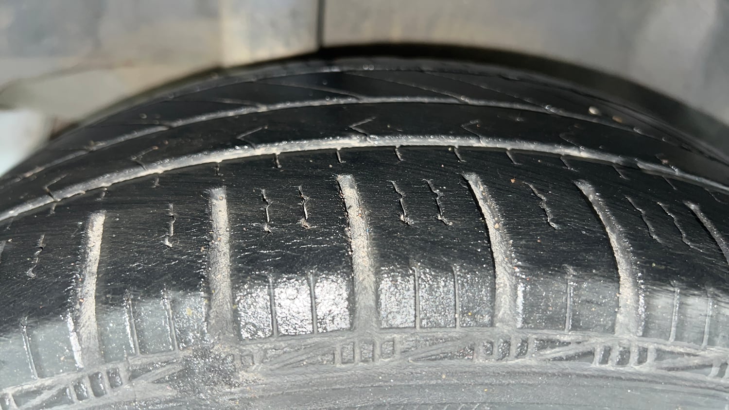 Used 2016 Honda Amaze 1.2 SX i-VTEC Petrol Manual tyres RIGHT REAR TYRE TREAD VIEW