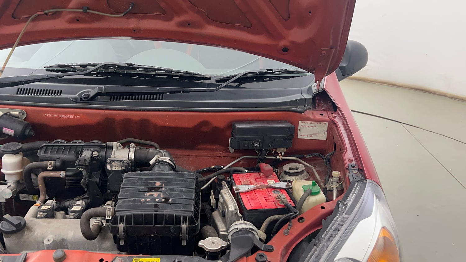 Used 2017 Maruti Suzuki Alto 800 LXi Petrol Manual engine ENGINE LEFT SIDE HINGE & APRON VIEW