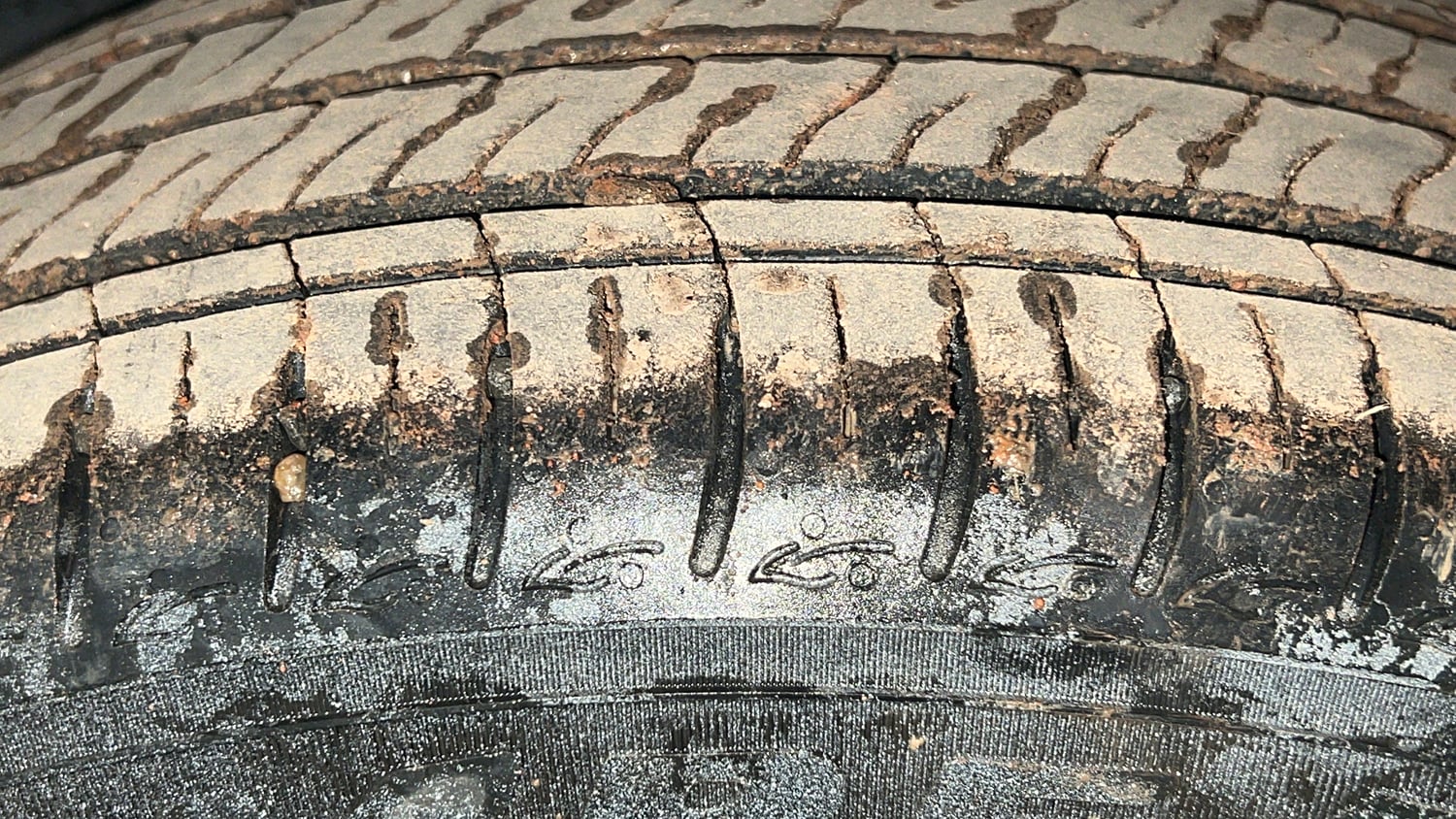 Used 2026 Hyundai Grand i10 Nios Sportz 1.2 Kappa VTVT Petrol Manual tyres LEFT REAR TYRE TREAD VIEW