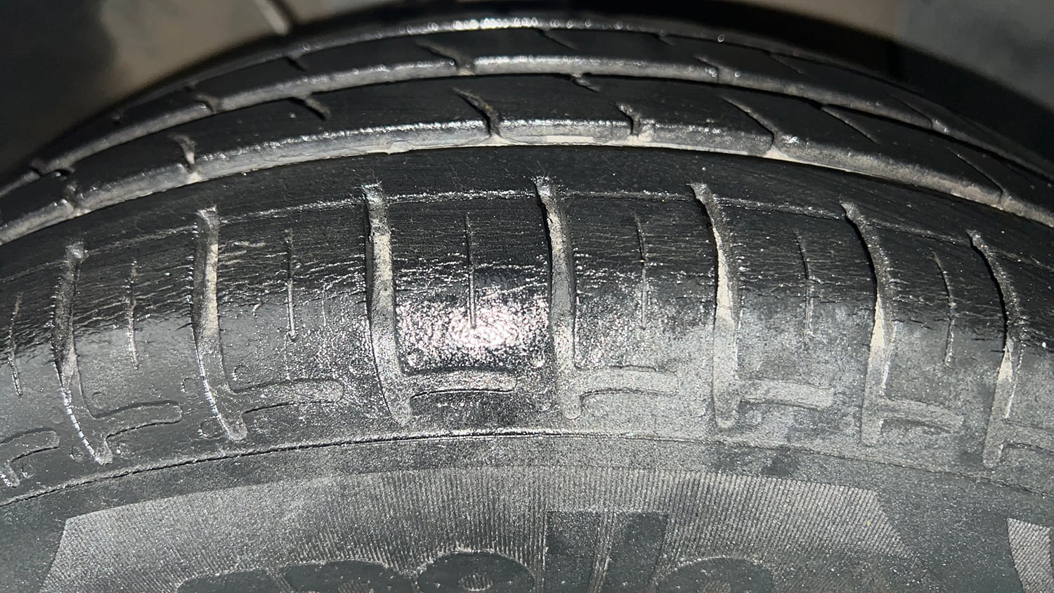 Used 2021 Hyundai Grand i10 Nios Sportz 1.2 Kappa VTVT Petrol Manual tyres RIGHT FRONT TYRE TREAD VIEW
