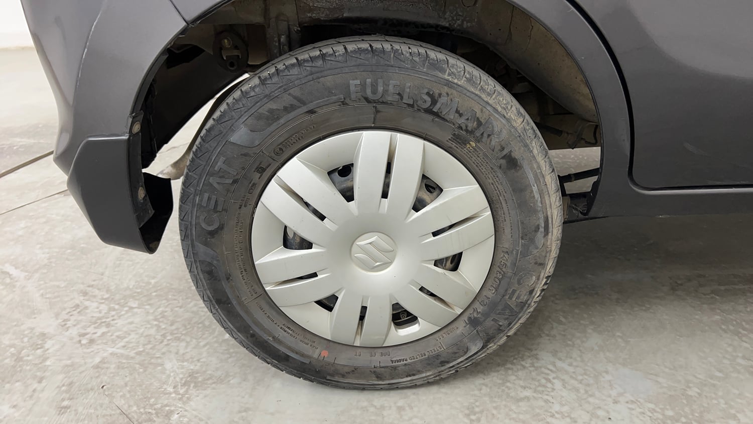 Used 2022 Maruti Suzuki Alto 800 VXi Petrol Manual tyres RIGHT REAR TYRE RIM VIEW