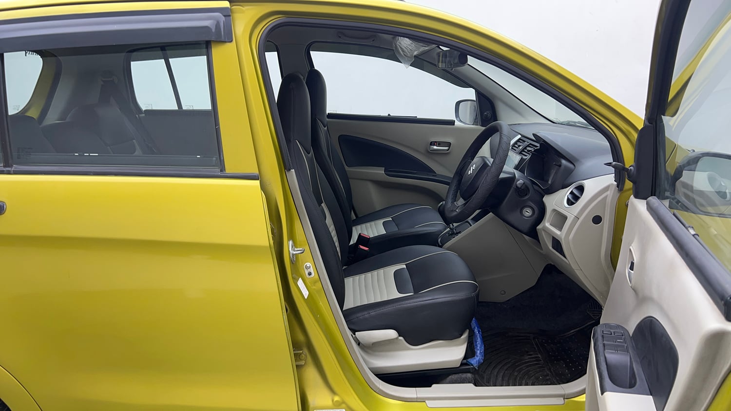 Used 2014 Maruti Suzuki Celerio VXi AMT Petrol Automatic interior RIGHT SIDE FRONT DOOR CABIN VIEW