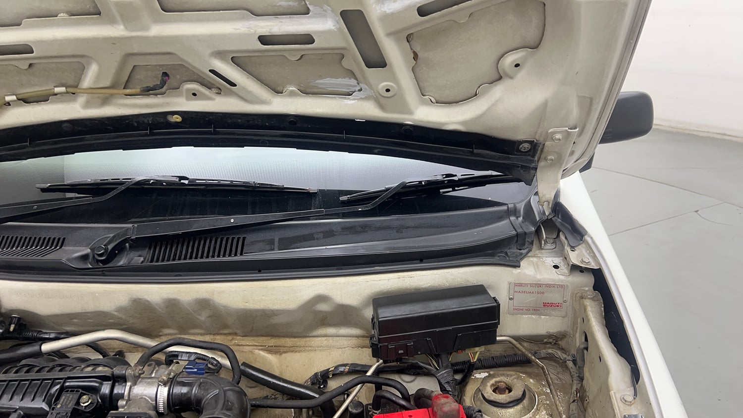 Used 2021 Maruti Suzuki Alto 800 LXi Petrol Manual engine ENGINE LEFT SIDE HINGE & APRON VIEW
