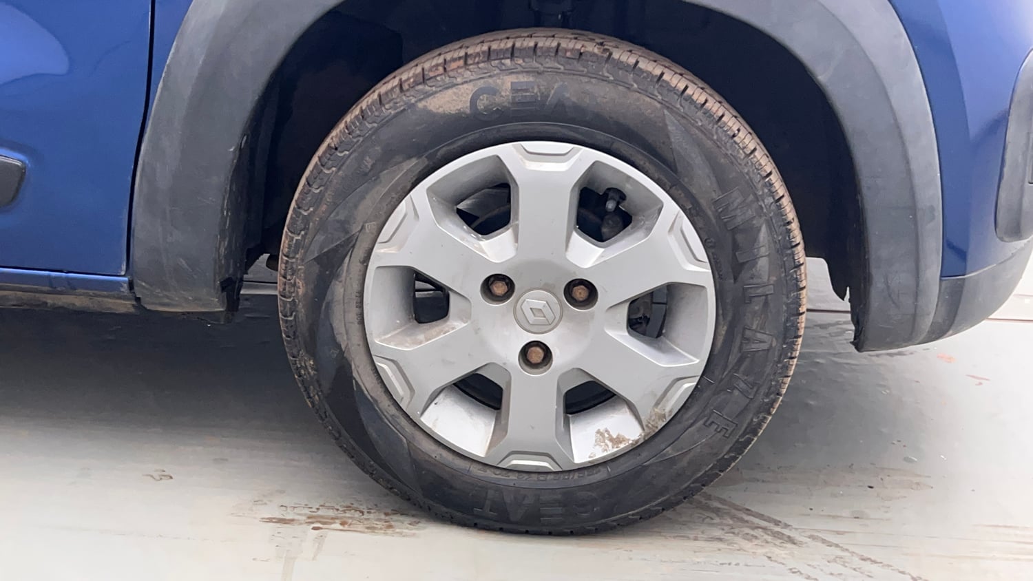 Used 2018 Renault Kwid CLIMBER 1.0 Petrol Manual tyres RIGHT FRONT TYRE RIM VIEW