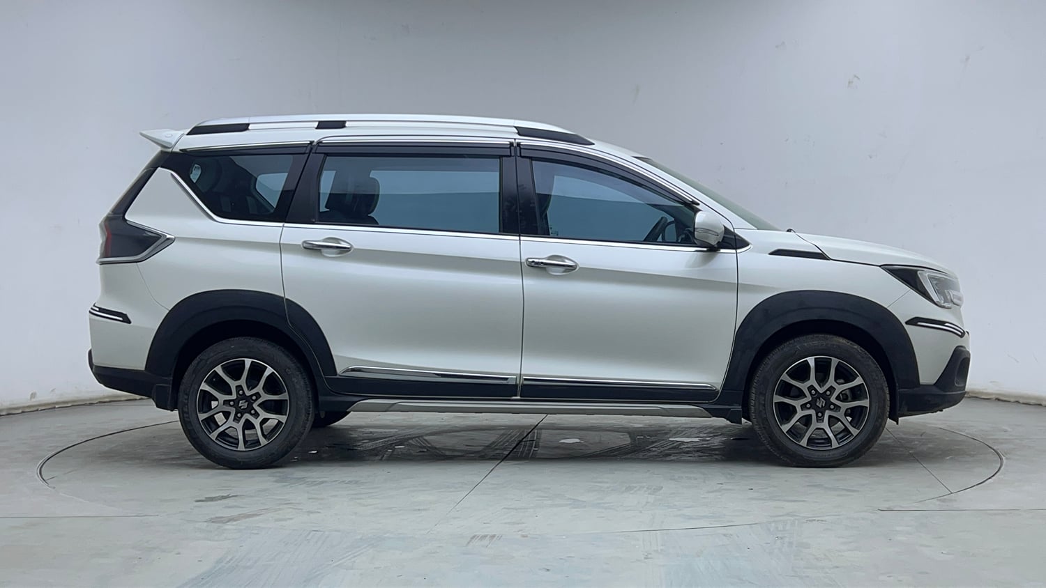 Used 2023 Maruti Suzuki XL6 Zeta AT Petrol Petrol Automatic exterior RIGHT SIDE VIEW
