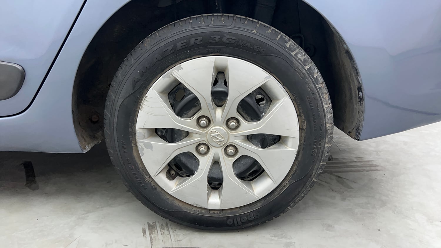 Used 2015 Hyundai Xcent S 1.2 Petrol Manual tyres LEFT REAR TYRE RIM VIEW