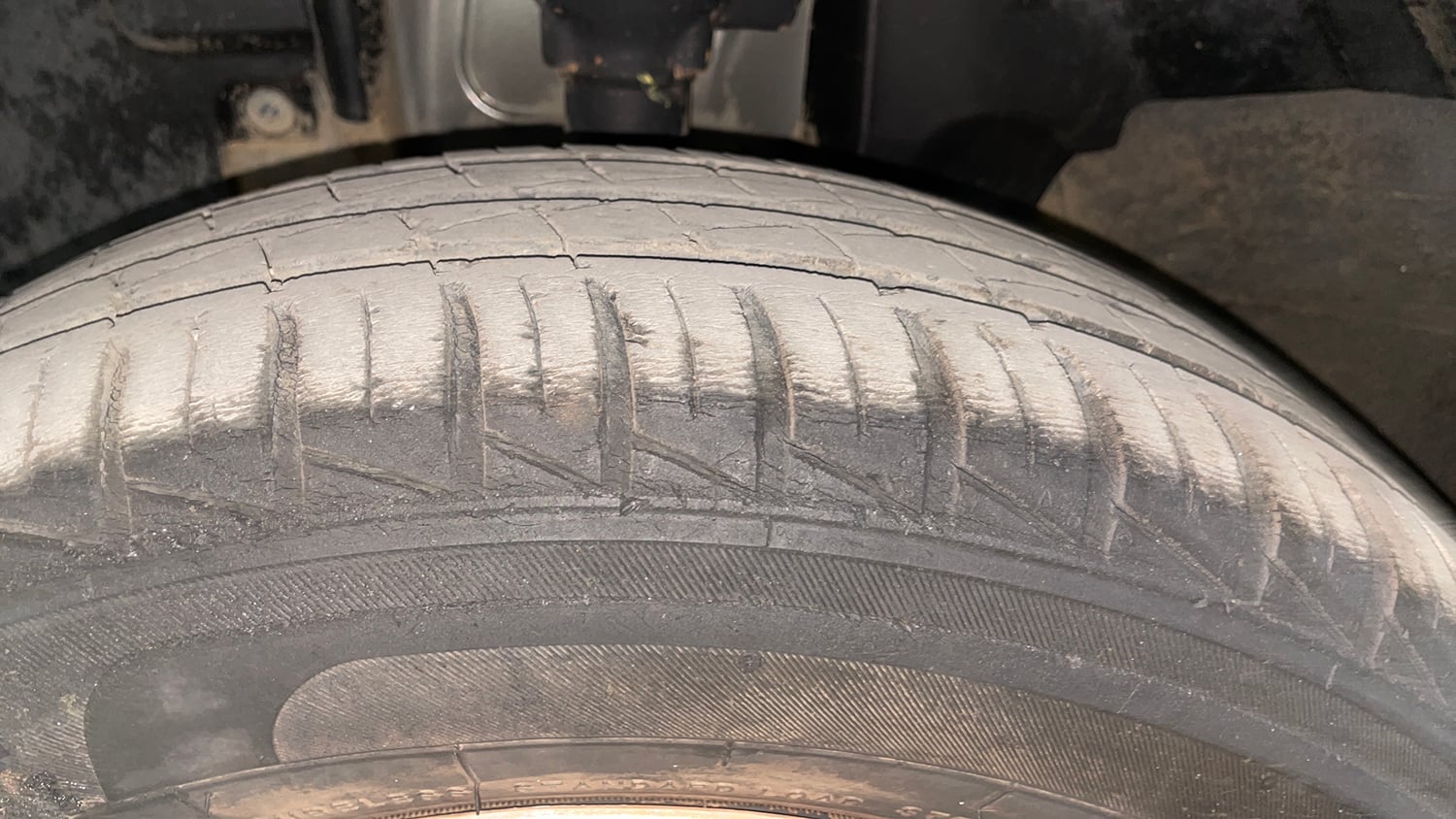 Used 2023 Renault Kwid RXT 1.0 Petrol Manual tyres LEFT FRONT TYRE TREAD VIEW