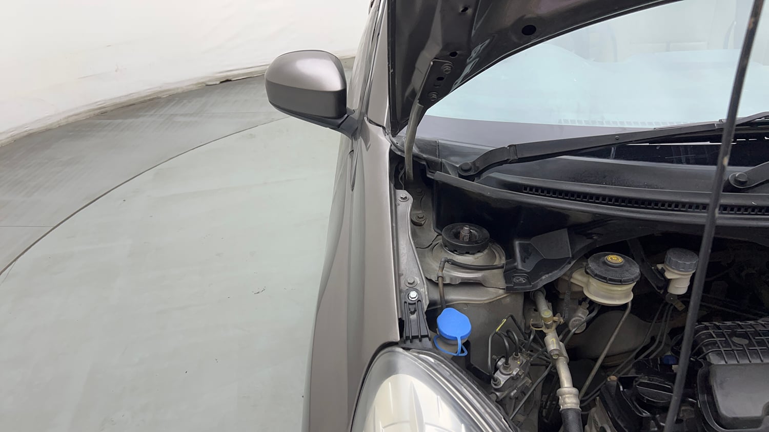 Used 2014 Honda Amaze 1.2 S i-VTEC Petrol Manual engine ENGINE RIGHT SIDE HINGE & APRON VIEW