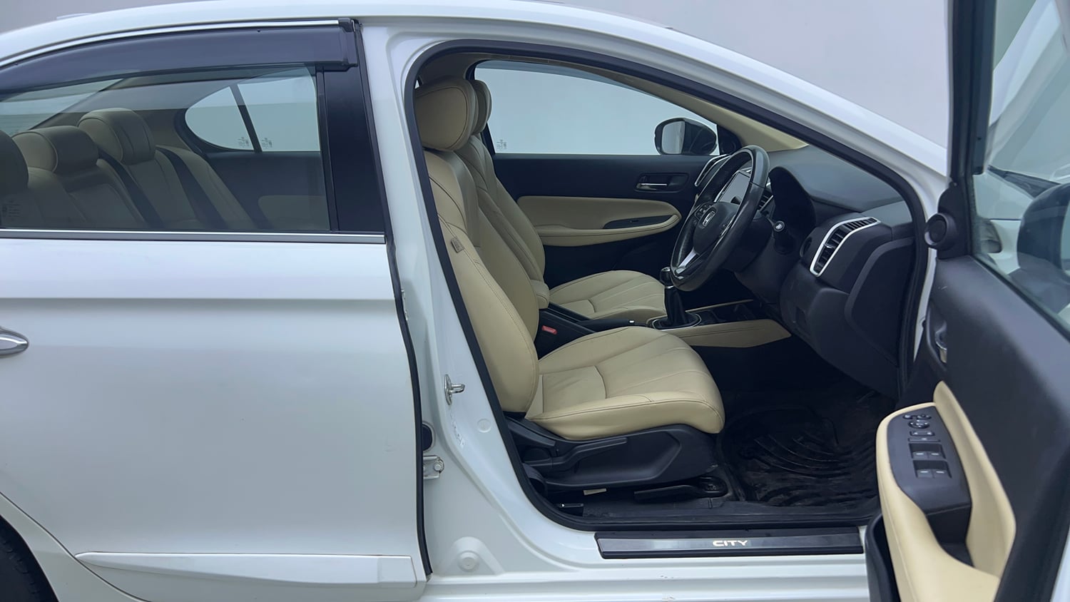 Used 2021 Honda City ZX Petrol Petrol Manual interior RIGHT SIDE FRONT DOOR CABIN VIEW