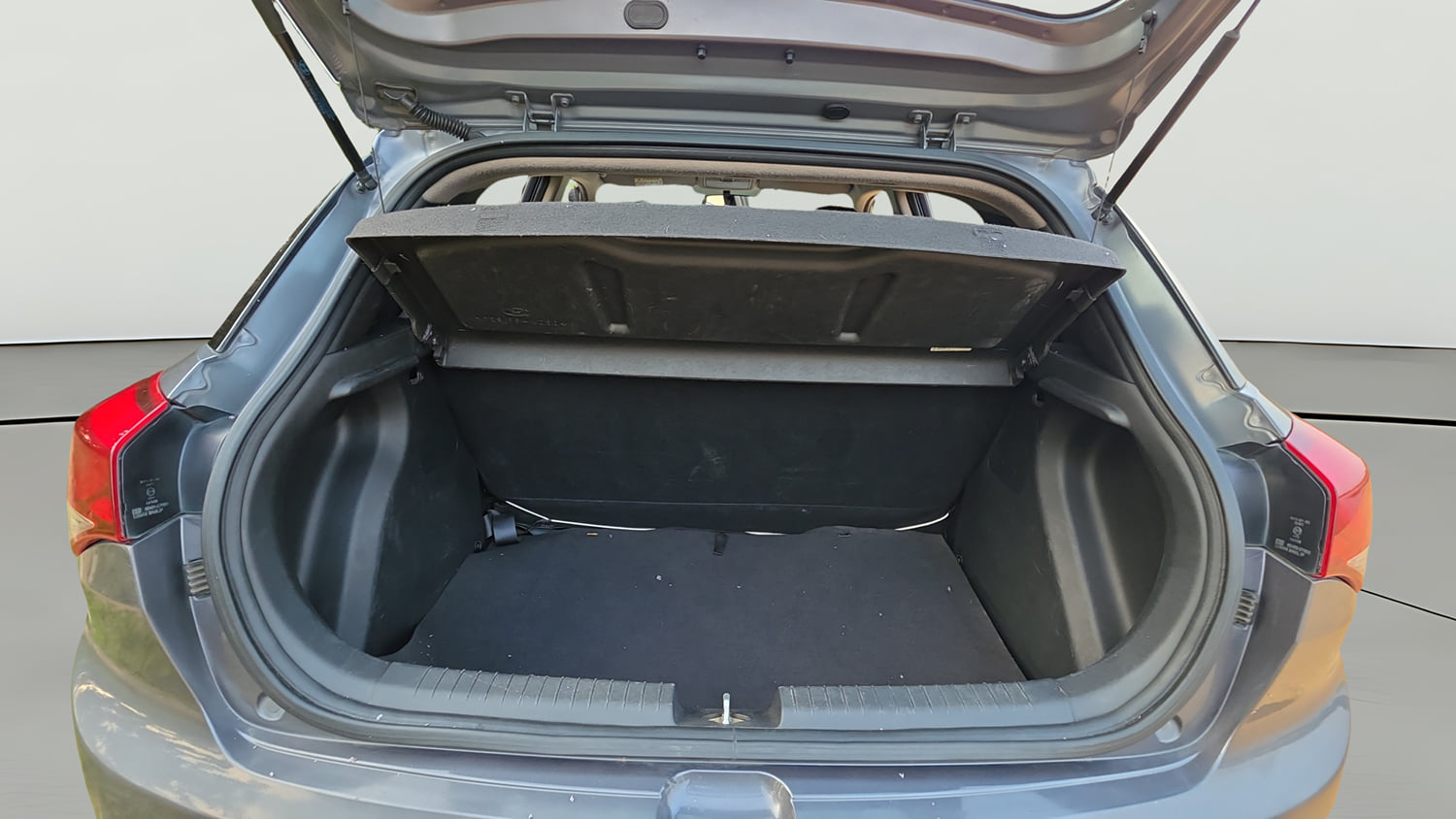 Used 2017 Hyundai Elite i20 Asta 1.2 Petrol Manual interior DICKY INSIDE VIEW