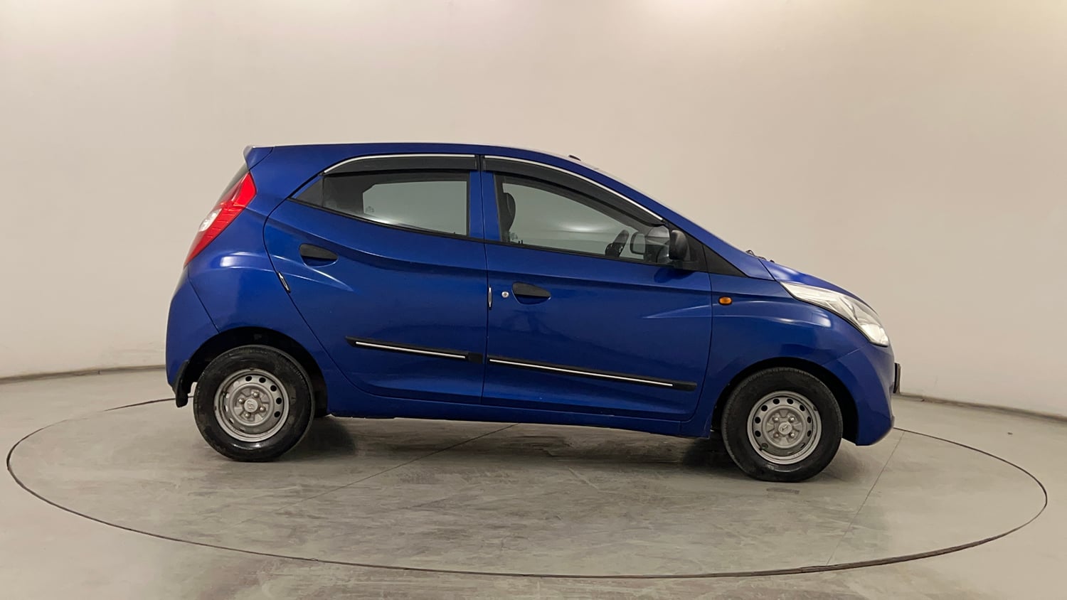 Used 2017 Hyundai Eon Era + AirBag Petrol Manual exterior RIGHT SIDE VIEW