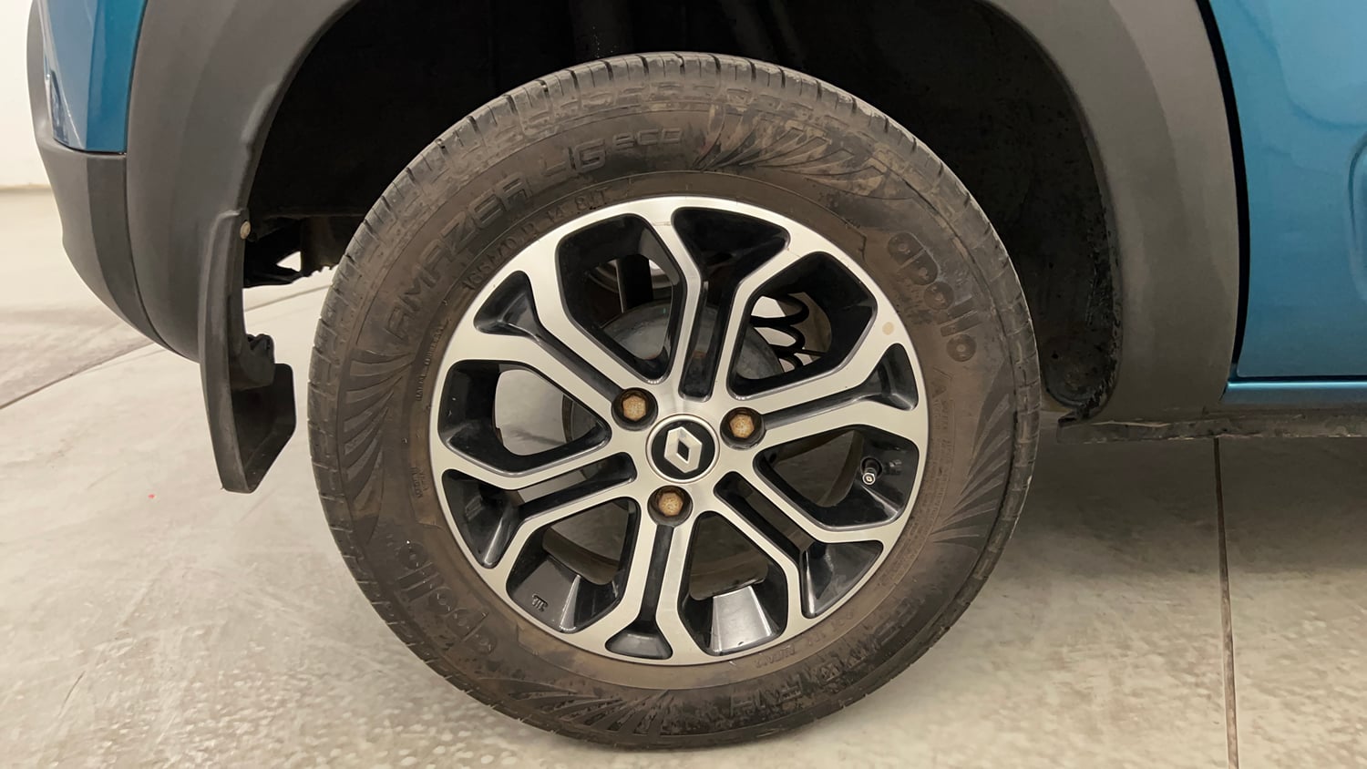 Used 2020 Renault Kwid CLIMBER 1.0 Opt Petrol Manual tyres RIGHT REAR TYRE RIM VIEW