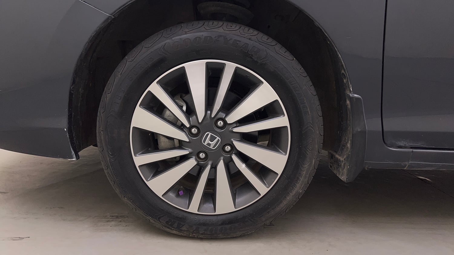 Used 2024 Honda City VX Petrol MT Petrol Manual tyres LEFT FRONT TYRE RIM VIEW